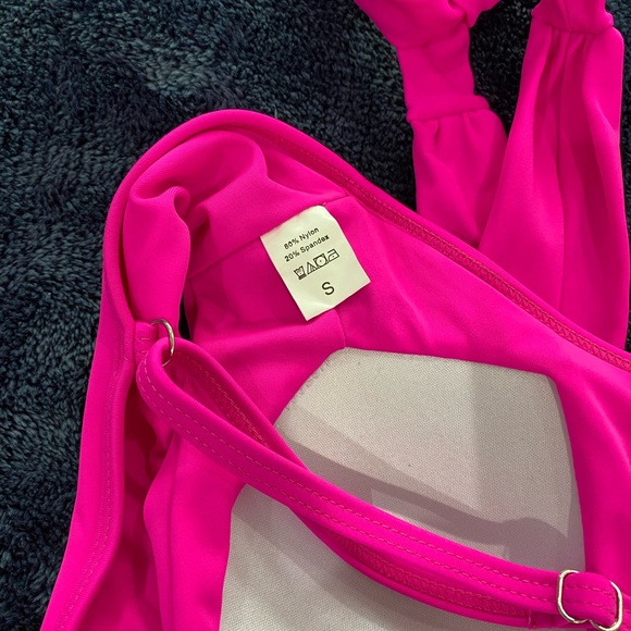 ⬇️PRICE DROP ⬇️ Hot Pink Cross Over Bra Top High Waisted Bikini Bottom-Size S - Picture 9 of 11